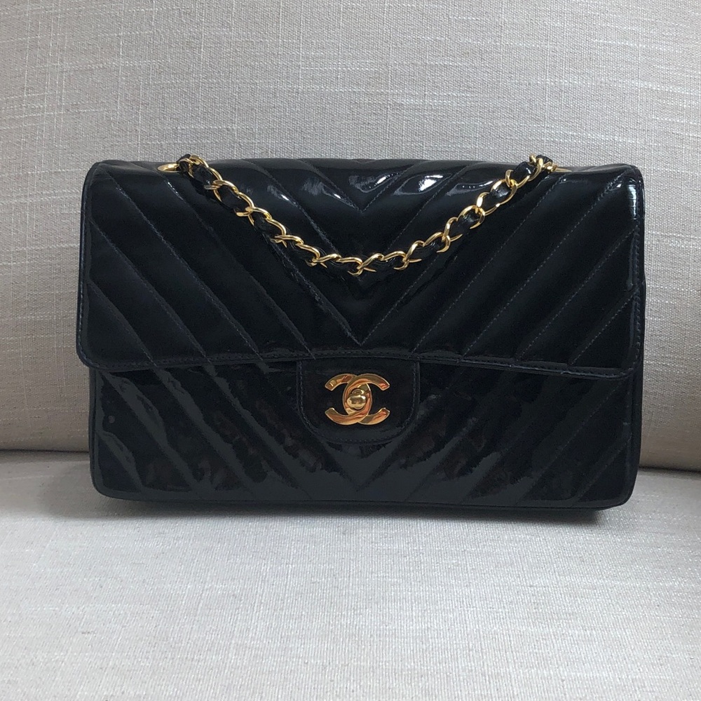SOLD!!! Vintage Chanel Double Flap in Medium. - Picture 2 of 11